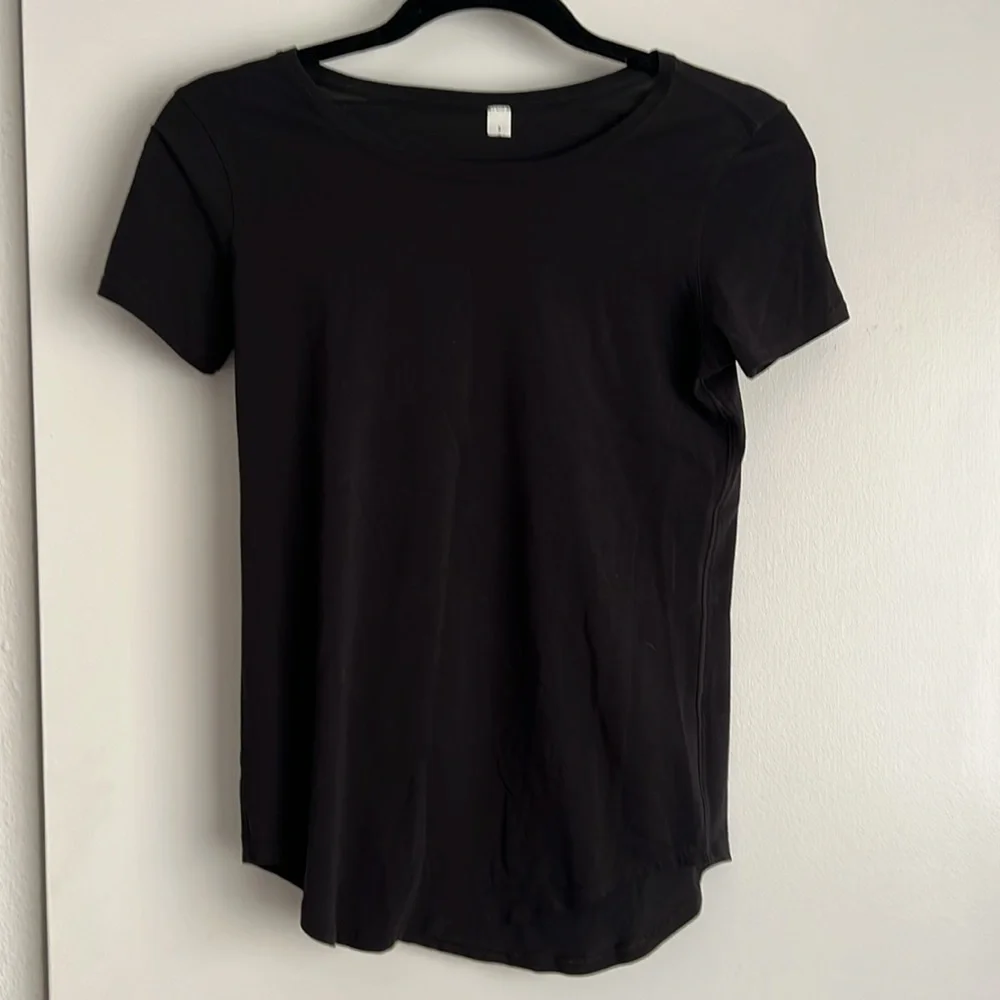 🚫SOLD🚫Lululemon Black Scoop T-Shirt - Picture 2 of 4